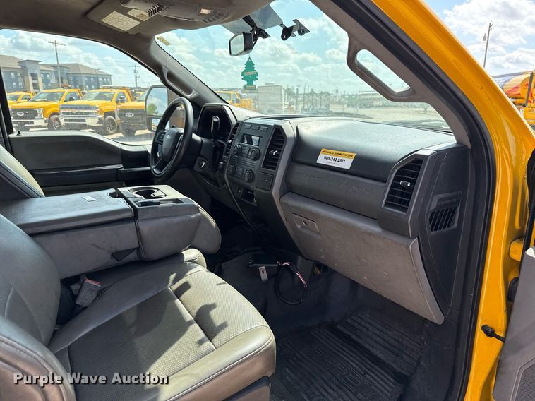 image for item EJ4777 2019 Ford F350 Super Duty utility bed pickup truck