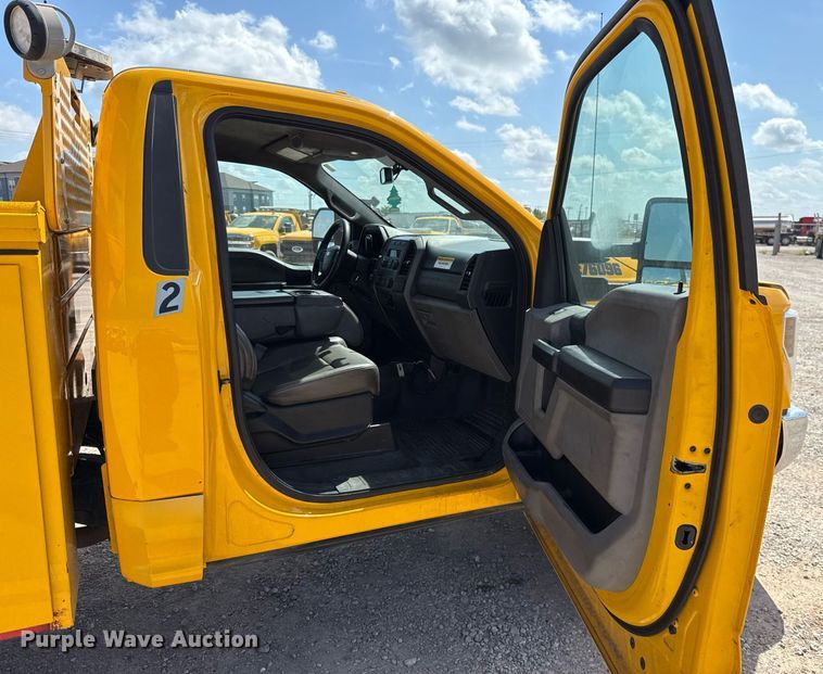 image for item EJ4777 2019 Ford F350 Super Duty utility bed pickup truck