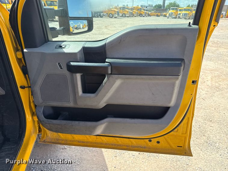 image for item EJ4777 2019 Ford F350 Super Duty utility bed pickup truck