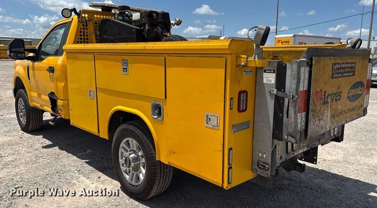 image for item EJ4778 2019 Ford F350 Super Duty utility bed pickup truck