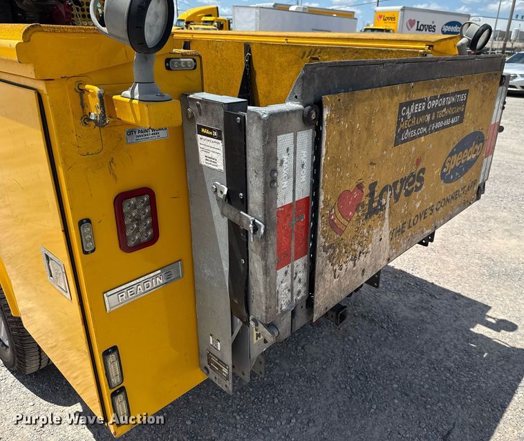 image for item EJ4778 2019 Ford F350 Super Duty utility bed pickup truck