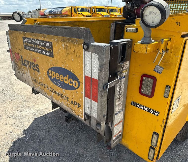 image for item EJ4778 2019 Ford F350 Super Duty utility bed pickup truck