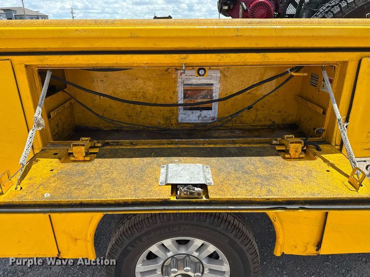 image for item EJ4778 2019 Ford F350 Super Duty utility bed pickup truck