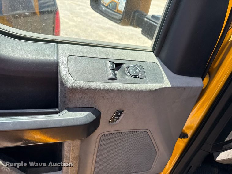 image for item EJ4778 2019 Ford F350 Super Duty utility bed pickup truck