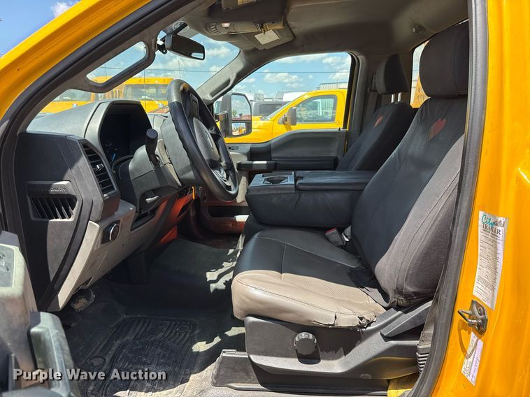 image for item EJ4778 2019 Ford F350 Super Duty utility bed pickup truck