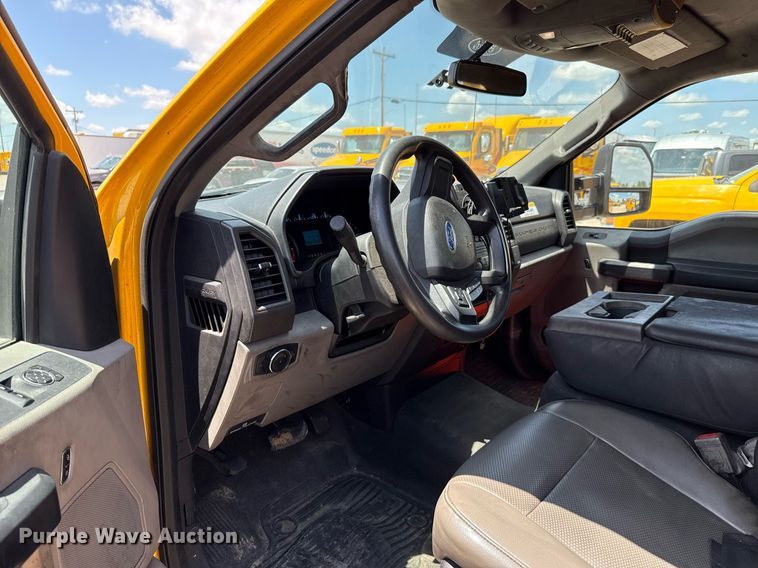 image for item EJ4778 2019 Ford F350 Super Duty utility bed pickup truck