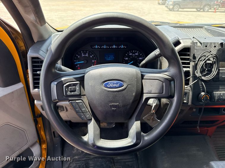 image for item EJ4778 2019 Ford F350 Super Duty utility bed pickup truck