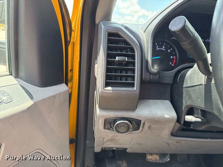 image for item EJ4778 2019 Ford F350 Super Duty utility bed pickup truck