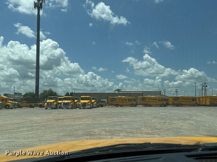 image for item EJ4778 2019 Ford F350 Super Duty utility bed pickup truck