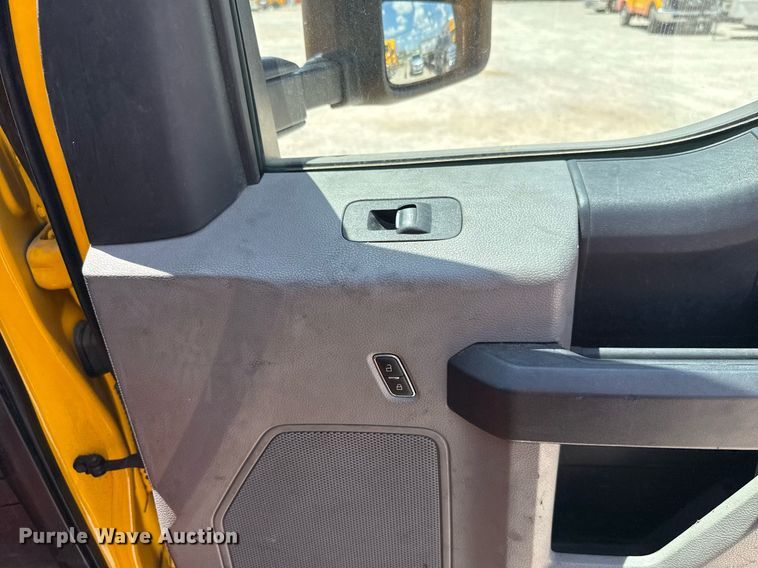 image for item EJ4778 2019 Ford F350 Super Duty utility bed pickup truck