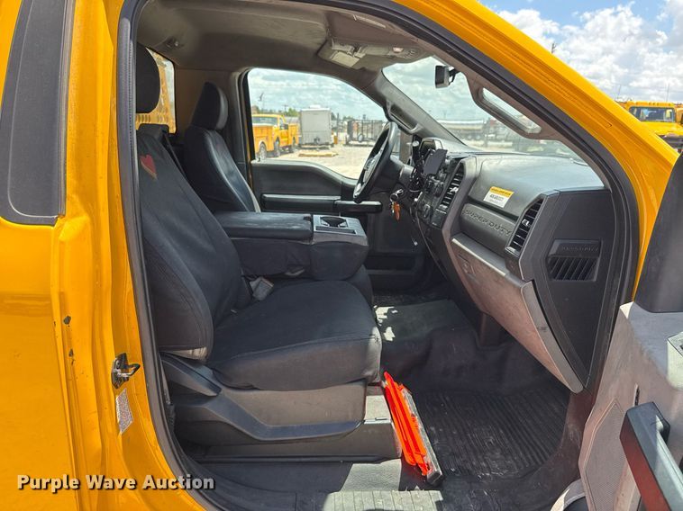 image for item EJ4778 2019 Ford F350 Super Duty utility bed pickup truck