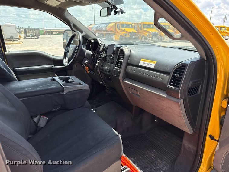 image for item EJ4778 2019 Ford F350 Super Duty utility bed pickup truck