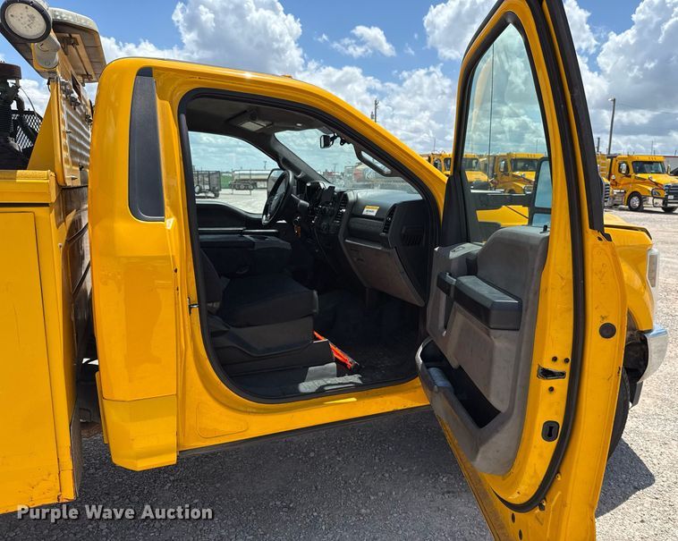 image for item EJ4778 2019 Ford F350 Super Duty utility bed pickup truck