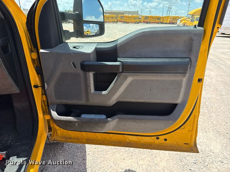 image for item EJ4778 2019 Ford F350 Super Duty utility bed pickup truck