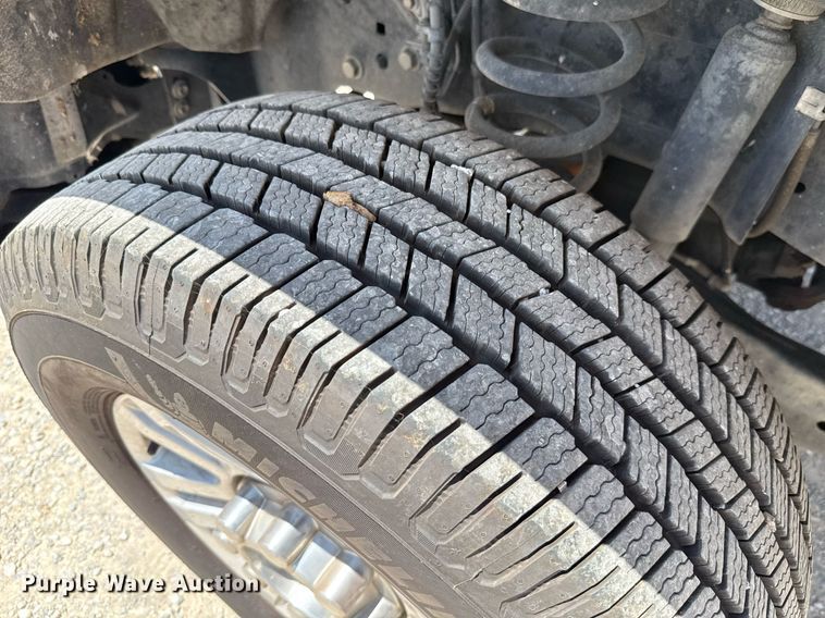 image for item EJ4778 2019 Ford F350 Super Duty utility bed pickup truck