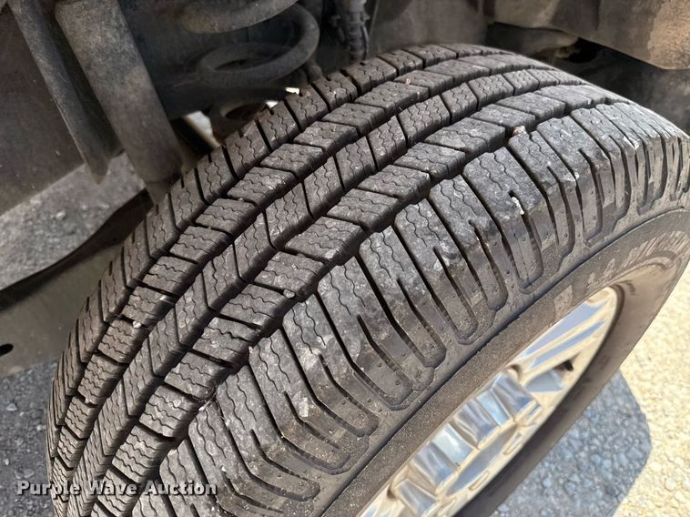 image for item EJ4778 2019 Ford F350 Super Duty utility bed pickup truck