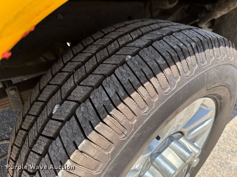 image for item EJ4778 2019 Ford F350 Super Duty utility bed pickup truck