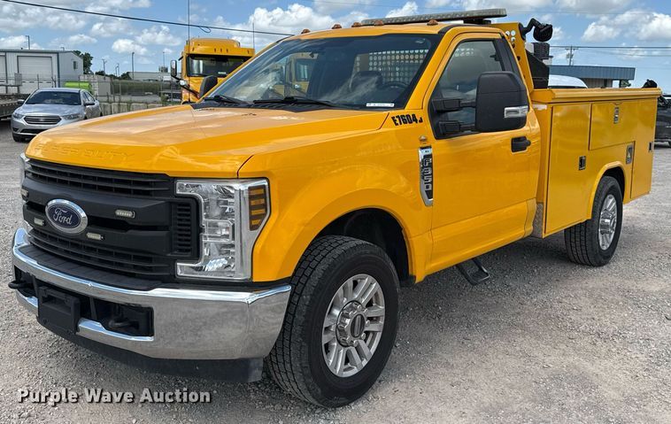 image for item EJ4779 2019 Ford F350 Super Duty utility bed pickup truck