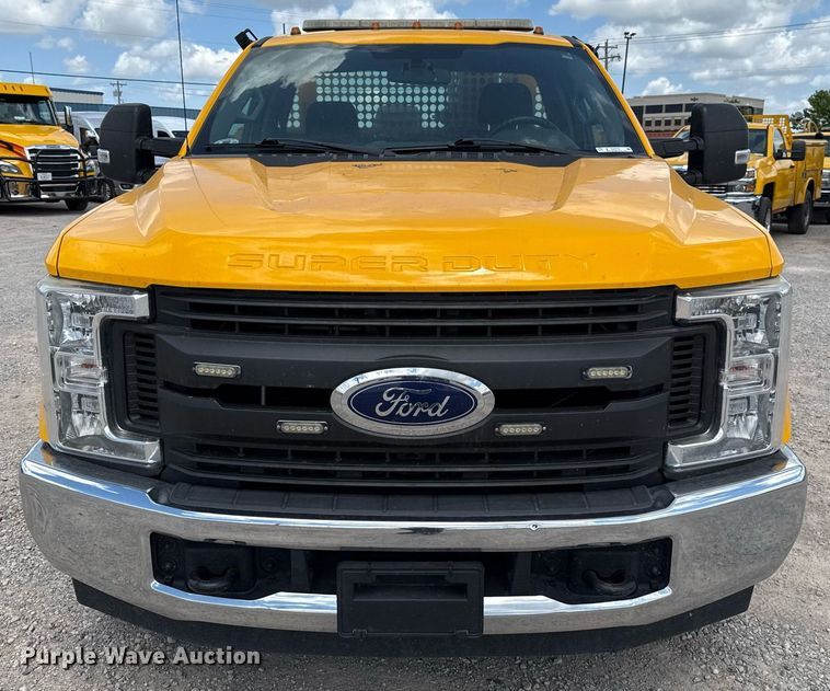image for item EJ4779 2019 Ford F350 Super Duty utility bed pickup truck