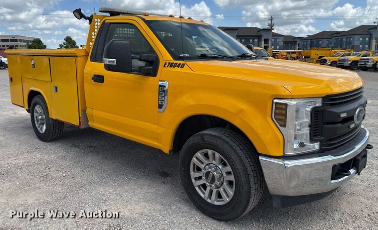 image for item EJ4779 2019 Ford F350 Super Duty utility bed pickup truck