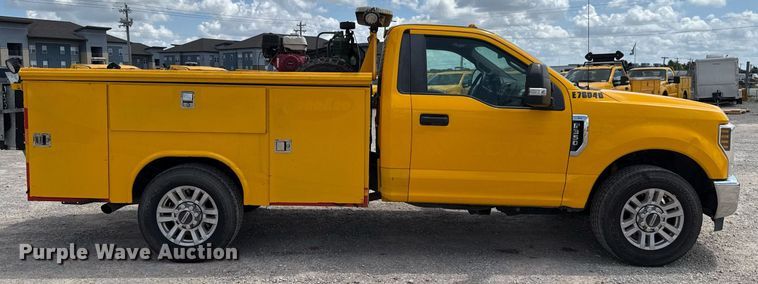 image for item EJ4779 2019 Ford F350 Super Duty utility bed pickup truck