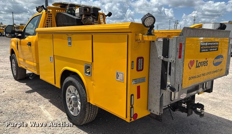 image for item EJ4779 2019 Ford F350 Super Duty utility bed pickup truck