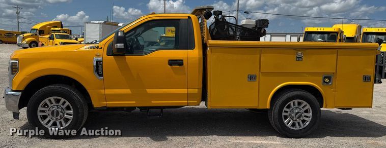 image for item EJ4779 2019 Ford F350 Super Duty utility bed pickup truck