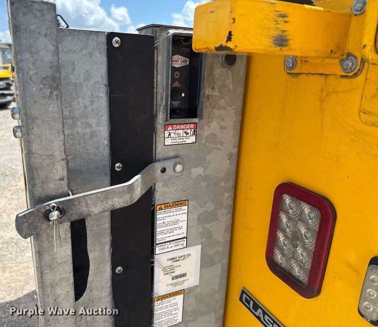 image for item EJ4779 2019 Ford F350 Super Duty utility bed pickup truck