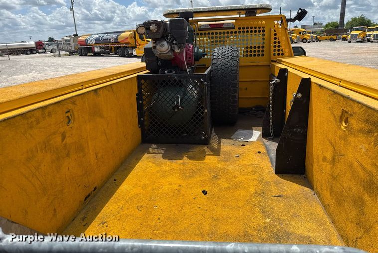 image for item EJ4779 2019 Ford F350 Super Duty utility bed pickup truck