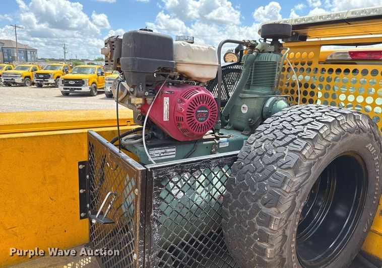 image for item EJ4779 2019 Ford F350 Super Duty utility bed pickup truck