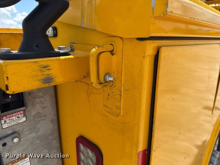 image for item EJ4779 2019 Ford F350 Super Duty utility bed pickup truck