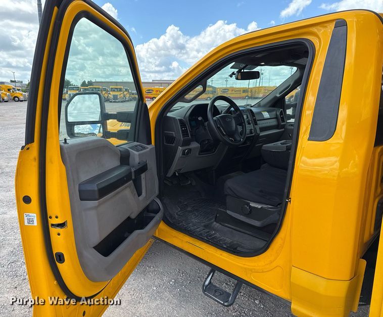 image for item EJ4779 2019 Ford F350 Super Duty utility bed pickup truck