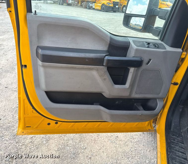 image for item EJ4779 2019 Ford F350 Super Duty utility bed pickup truck