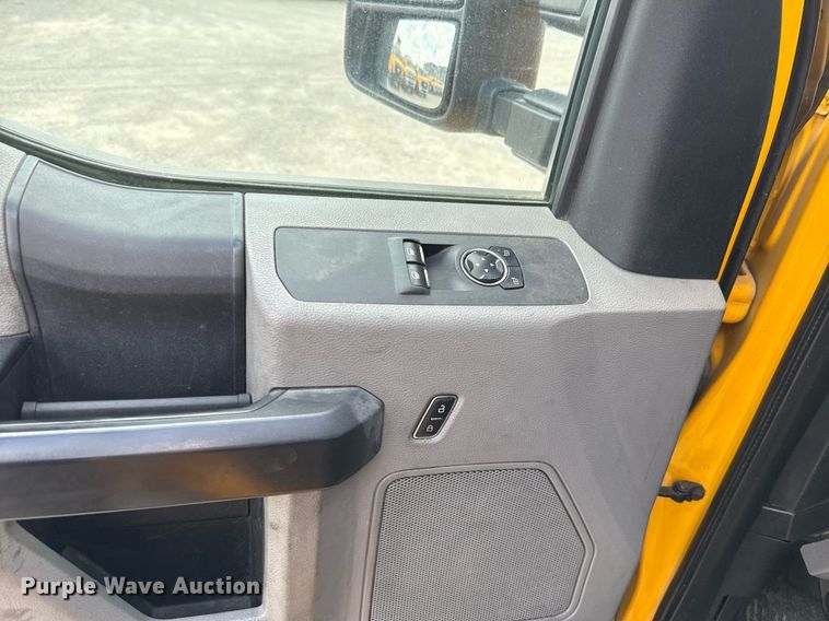 image for item EJ4779 2019 Ford F350 Super Duty utility bed pickup truck