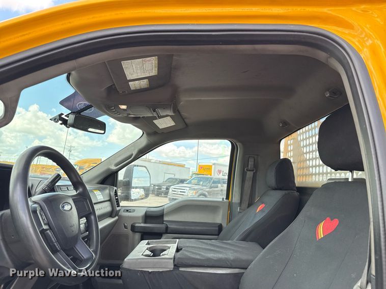 image for item EJ4779 2019 Ford F350 Super Duty utility bed pickup truck