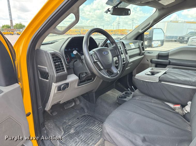 image for item EJ4779 2019 Ford F350 Super Duty utility bed pickup truck