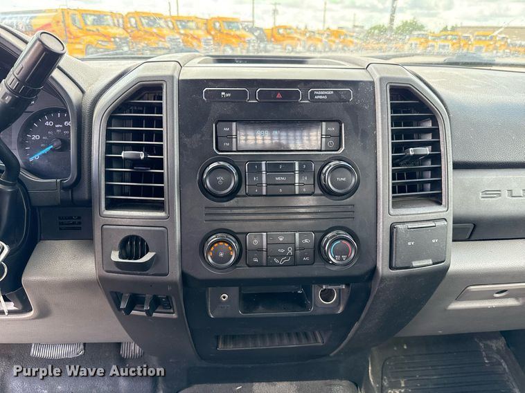 image for item EJ4779 2019 Ford F350 Super Duty utility bed pickup truck