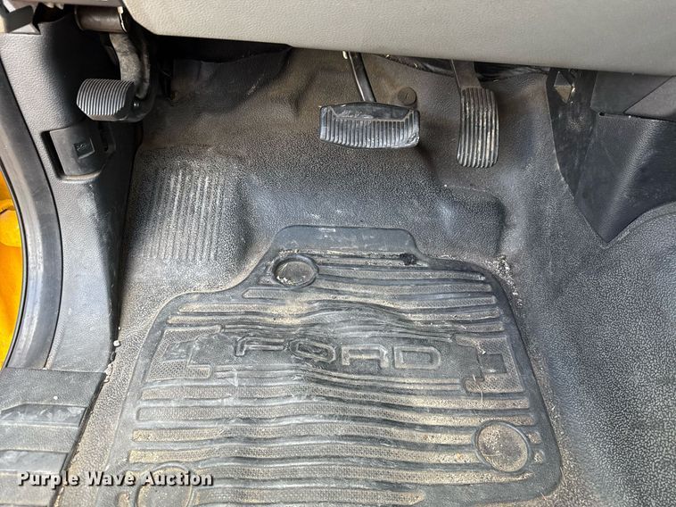 image for item EJ4779 2019 Ford F350 Super Duty utility bed pickup truck