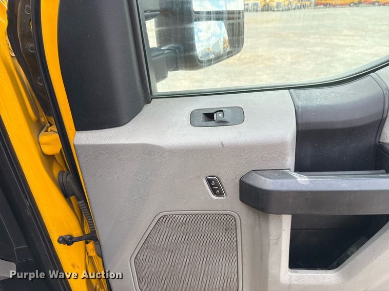 image for item EJ4779 2019 Ford F350 Super Duty utility bed pickup truck