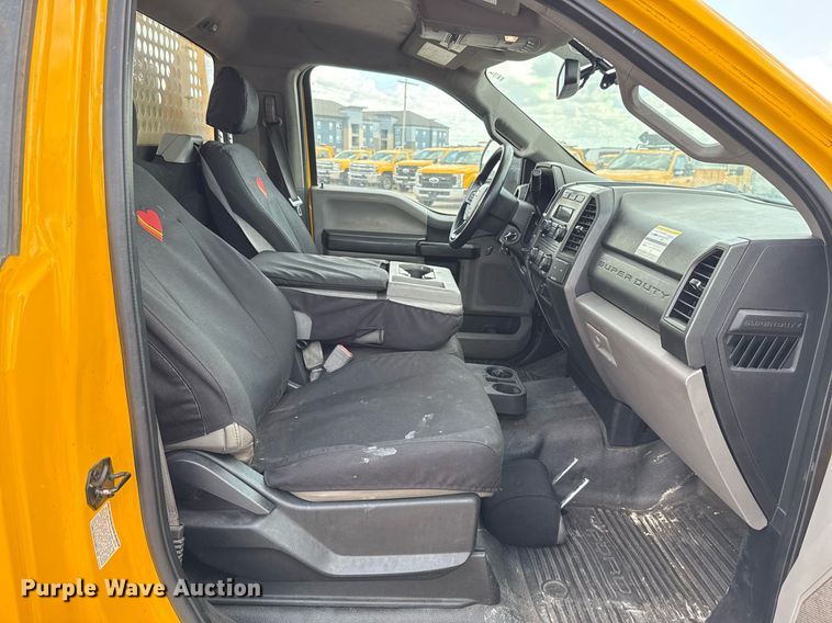 image for item EJ4779 2019 Ford F350 Super Duty utility bed pickup truck