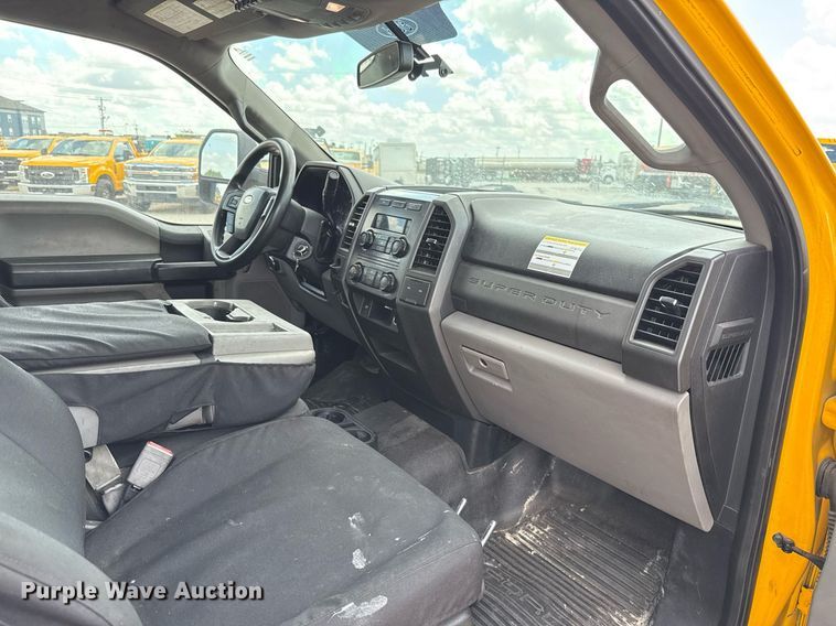 image for item EJ4779 2019 Ford F350 Super Duty utility bed pickup truck