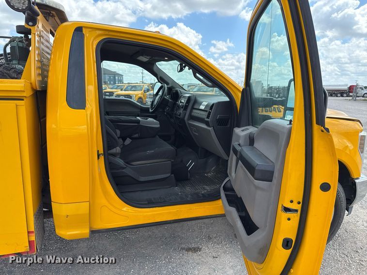 image for item EJ4779 2019 Ford F350 Super Duty utility bed pickup truck