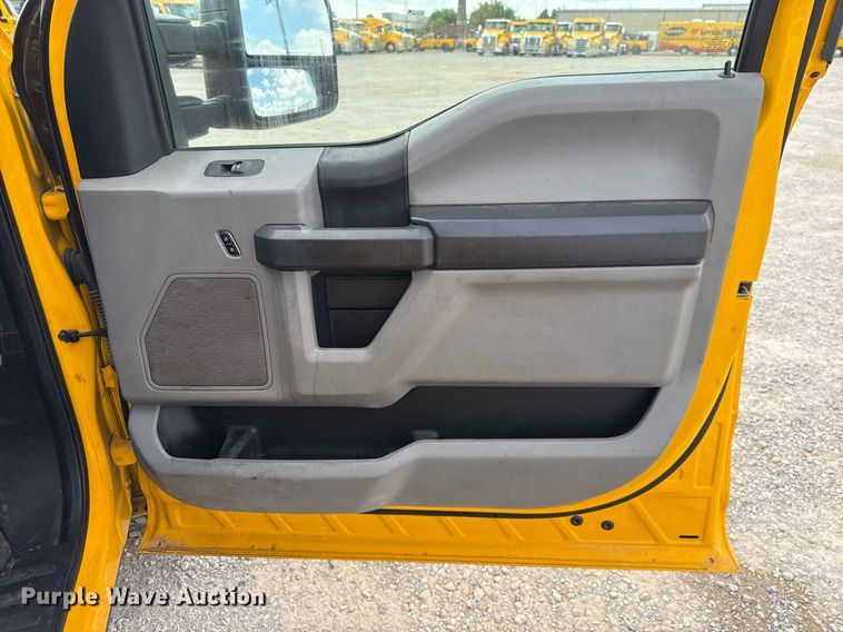 image for item EJ4779 2019 Ford F350 Super Duty utility bed pickup truck