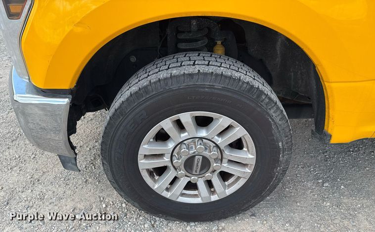 image for item EJ4779 2019 Ford F350 Super Duty utility bed pickup truck