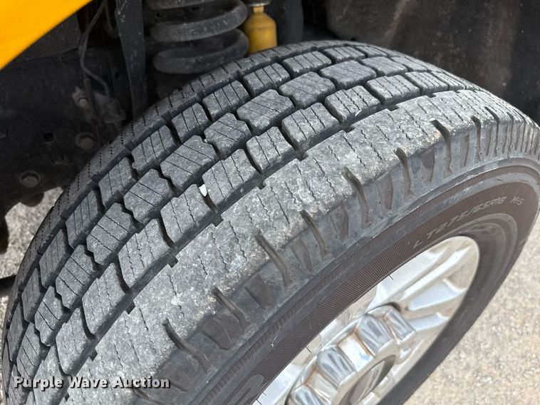 image for item EJ4779 2019 Ford F350 Super Duty utility bed pickup truck