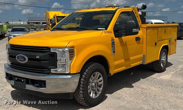 image for item EJ4780 2019 Ford F350 Super Duty utility bed pickup truck