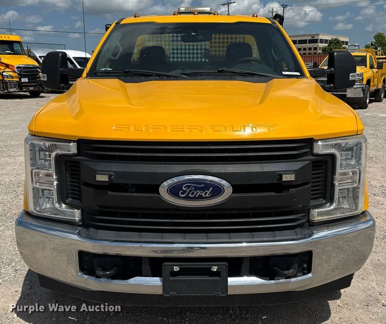 image for item EJ4780 2019 Ford F350 Super Duty utility bed pickup truck