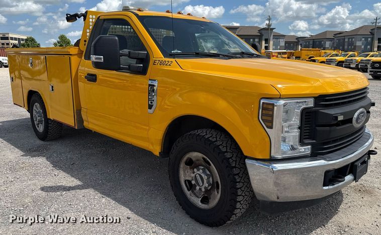 image for item EJ4780 2019 Ford F350 Super Duty utility bed pickup truck