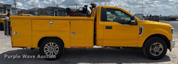 image for item EJ4780 2019 Ford F350 Super Duty utility bed pickup truck