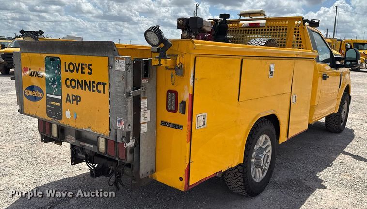 image for item EJ4780 2019 Ford F350 Super Duty utility bed pickup truck